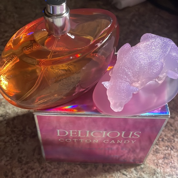 Woman - Picture 4 of 5